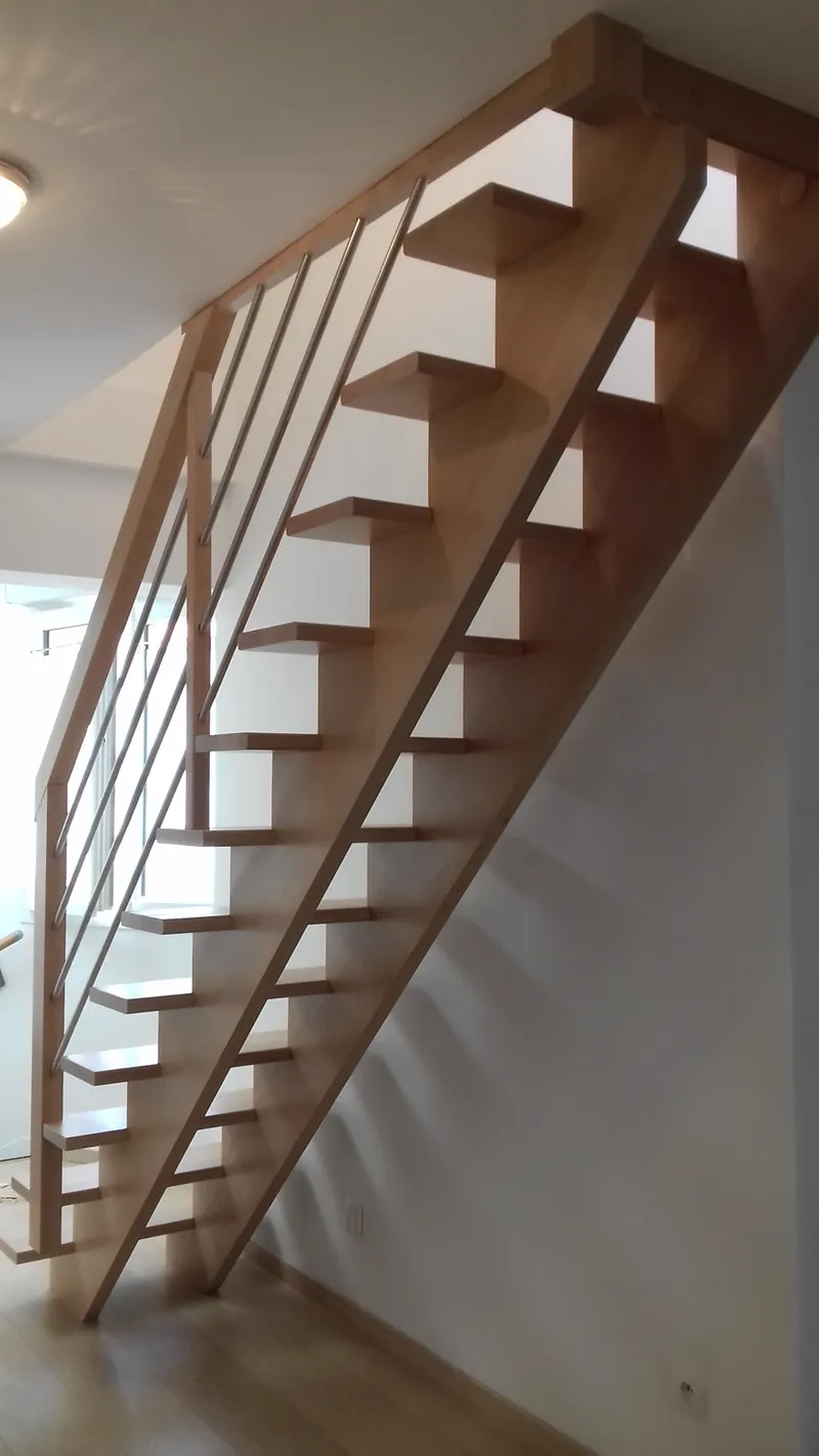 Escalier bois après rénovation — résultat EscaDéco.